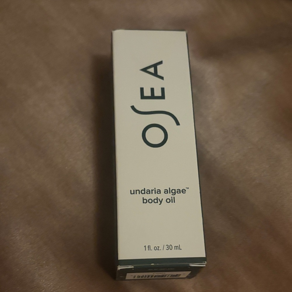 Sea Undaria Algae Body Oil - White and Black
